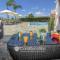 Family Villa Short Walk To Coral Bay Strip 5 Min and Pub, shops etc