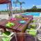 Family Villa Short Walk To Coral Bay Strip 5 Min and Pub, shops etc