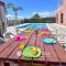 Family Villa Short Walk To Coral Bay Strip 5 Min and Pub, shops etc