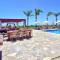 Family Villa Short Walk To Coral Bay Strip 5 Min and Pub, shops etc