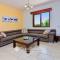 Family Villa Short Walk To Coral Bay Strip 5 Min and Pub, shops etc
