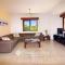 Family Villa Short Walk To Coral Bay Strip 5 Min and Pub, shops etc