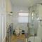 SPACIOUS 3 BED HOUSE WITH PARKING & GOOD TRANSPORT