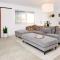 Live Centered with Hot Tub, Fire Pit In Joshua Tree home