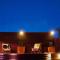 Live Centered with Hot Tub, Fire Pit In Joshua Tree home - جوشوا تري