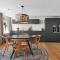 Sanders Regent - Endearing One-Bedroom Apartment Near Central Square