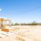 Flamingo Ranch - Dreamy Desert Design with Hot Tub home - Pioneertown