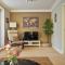 Curb Properties - Gorgeous 3 Bedroom House Close To Town Centre