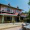 Neelesh Inn- A Luxury Lake View Hotel- 20 kms from Nainital - 比姆塔尔