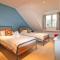 STYLISH, BEACHSIDE apartment, sea views