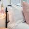 The Pinkish House - 4 bed home in the town centre
