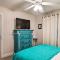 3rd-Floor Riverfront Condo: Walk to Downtown Eats!