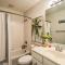 3rd-Floor Riverfront Condo: Walk to Downtown Eats!
