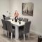 Daisy Lodge - Spacious Two Bed Flat - Parking, Netflix, WIFI - Close to Blenheim Palace & Oxford - F1