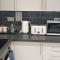 Daisy Lodge - Spacious Two Bed Flat - Parking, Netflix, WIFI - Close to Blenheim Palace & Oxford - F1