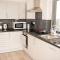 Maisy Lodge - Two Bed Lux Flat - Parking, Netflix, WIFI - Close to Blenheim Palace & Oxford - F2