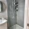 Orchid Lodge - Two Bed Generous Flat - Parking, Netflix, WIFI - Close to Blenheim Palace & Oxford - F4