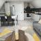 Orchid Lodge - Two Bed Generous Flat - Parking, Netflix, WIFI - Close to Blenheim Palace & Oxford - F4