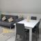 Orchid Lodge - Two Bed Generous Flat - Parking, Netflix, WIFI - Close to Blenheim Palace & Oxford - F4