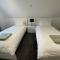 Orchid Lodge - Two Bed Generous Flat - Parking, Netflix, WIFI - Close to Blenheim Palace & Oxford - F4