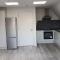 Orchid Lodge - Two Bed Generous Flat - Parking, Netflix, WIFI - Close to Blenheim Palace & Oxford - F4