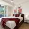 City oasis - 3 BR apt. on Maroochy river, pool, AC