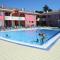 Bright apartment with swimming pool - Beahost