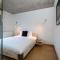 London 993 Loft 402