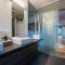 London 993 Loft 402
