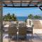 Nitta 2 bedroom Fantastic ocean Views with dipping pool and huge Deck
