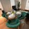 Dartford Lux Stay 1 bedroom apartment- free parking next to station
