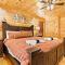 Pine Mountain Retreat, Hot Tub, Game Room, 560 FREE tickets each paid day!!! Pine Mountain Retreat, Hot Tub, Game Room, 560 FREE tickets each paid day!!!