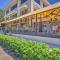 Updated Dtwn Naples Condo: Across From Beach!
