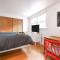 Front House 3 bedroom flat nice street, walk to BART, shops