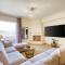 Sea & Mountain Apartment Close to Port and City