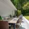 UF SUNSHINE HOUSE - Patio & BBQ - Chef Kitchen - EV Car Station - Upscale Neighborhood!