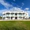 White House studio with sea view and parking