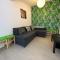 Tropical Apartment, 10 min from Blackpool tower, outside space, sleeps 12 - Blackpool