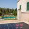 Son Jordi nou, beautiful villa near Alaro big swimming pool, BBQ mountain views 12people - Консель