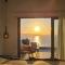 Seanfinity Beachfront Suites - Mikri Vigla