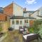 Cotswolds - 3 bed house, with Garden, WiFi - Esho Stays