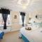 Cotswolds - 3 bed house, with Garden, WiFi - Esho Stays