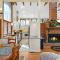 Pocono Pines, Lake Naomi 4 bedrooms, 2 full bath