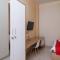 RedDoorz Plus near UMS Solo 2