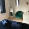 KB51 Charming 2 bed house in Horsham, pets very welcome and long stays with easy access to London, Brighton and Gatwick