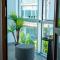 12 rooms hotel