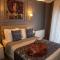 12 rooms hotel