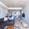 Modern Two Bedroom Unit, Mountain & Harbour Views - 开普敦