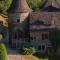 The Unique Round Tower Gite at Chateau de Chauvac - Bassignac-le-Bas