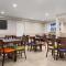 Days Inn & Suites by Wyndham Anaheim At Disneyland Park